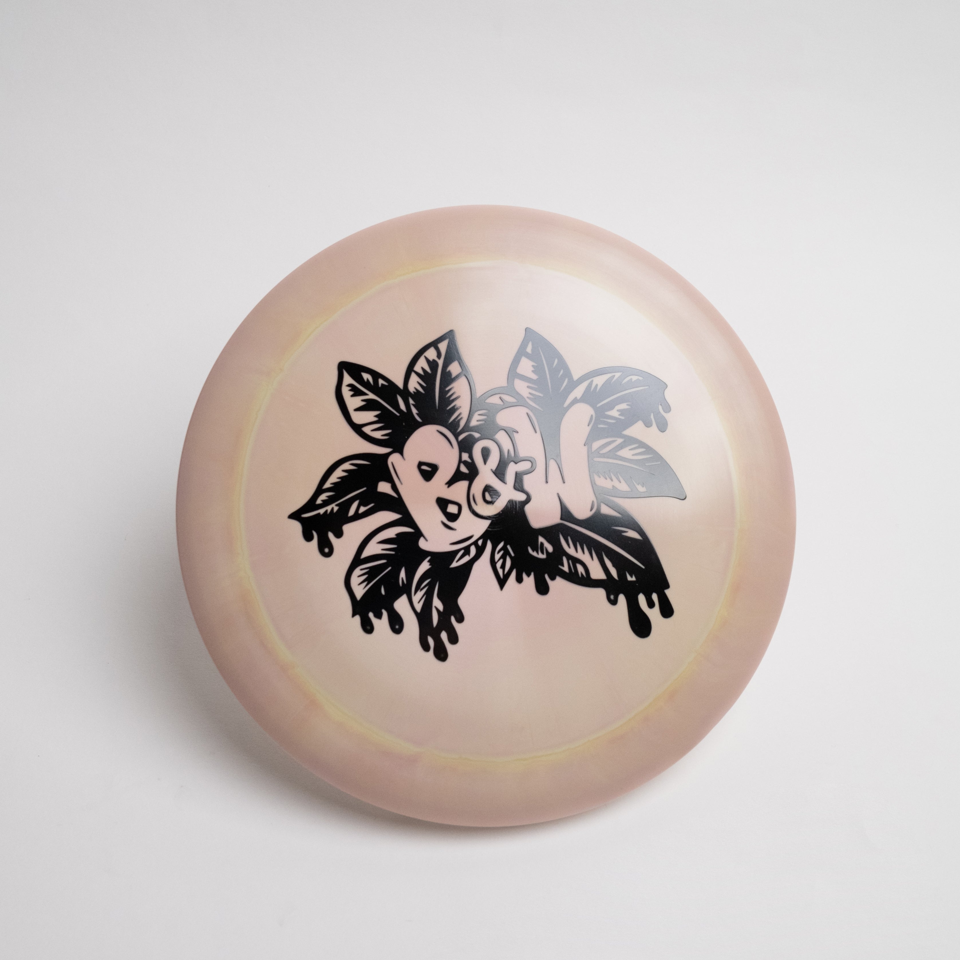 ESP Nuke - Discraft disc featuring a wide wing, deep rim, and domed flight plate, known for dependable distance and overstable flight, ideal for advanced players.