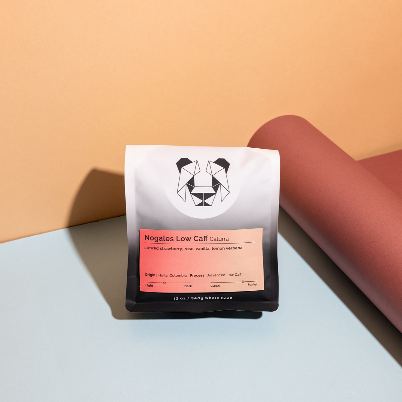 Nogales Low Caff - Caturra coffee beans from Los Nogales farm, showcasing Oscar Hernandez's innovative processing techniques and rich flavors of stewed strawberries, vanilla, roses, and lemon verbena.