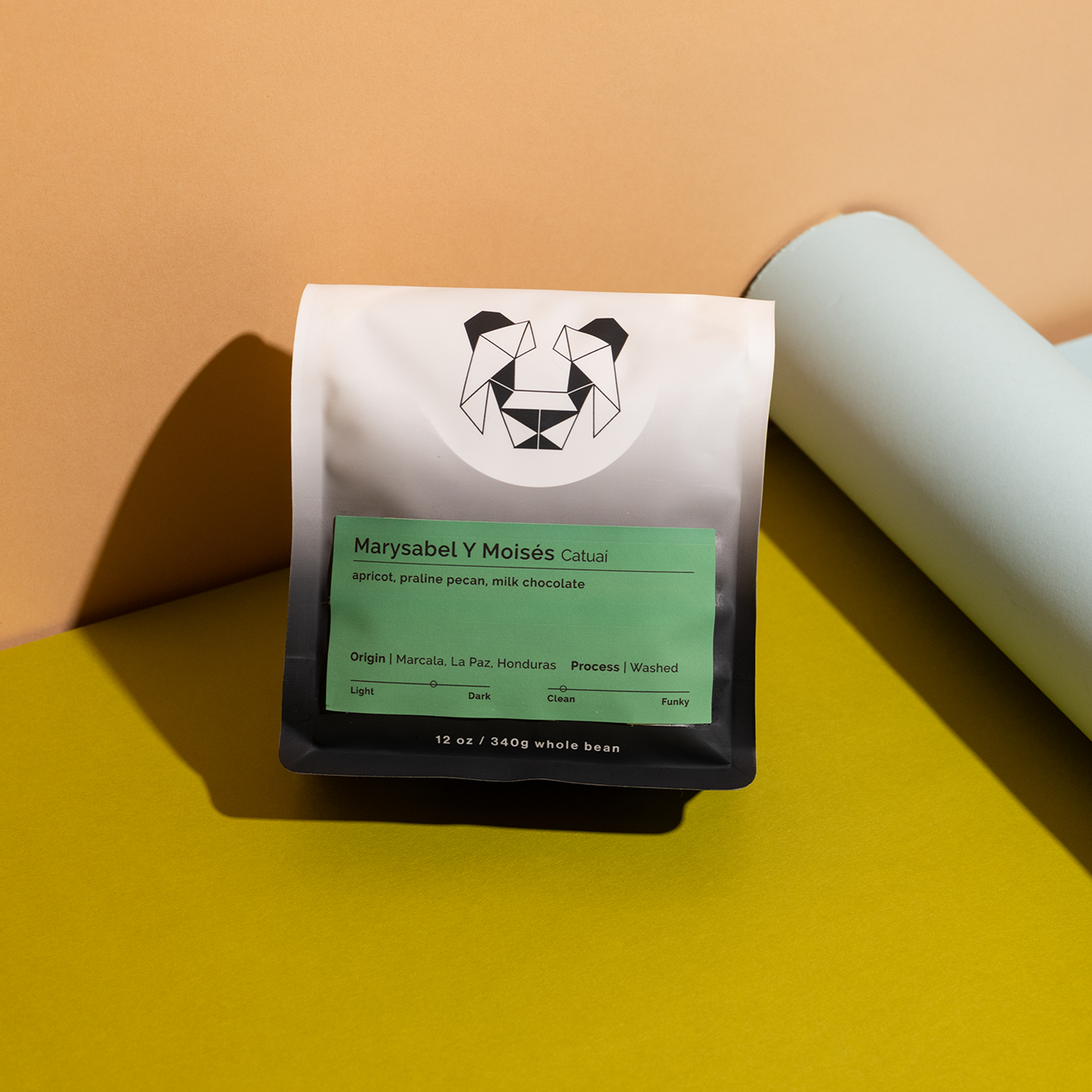 Marysabel Y Moisés coffee, featuring washed Catuai beans from Finca Los Lirios in Honduras, renowned for its vibrant acidity and nutty sweetness.