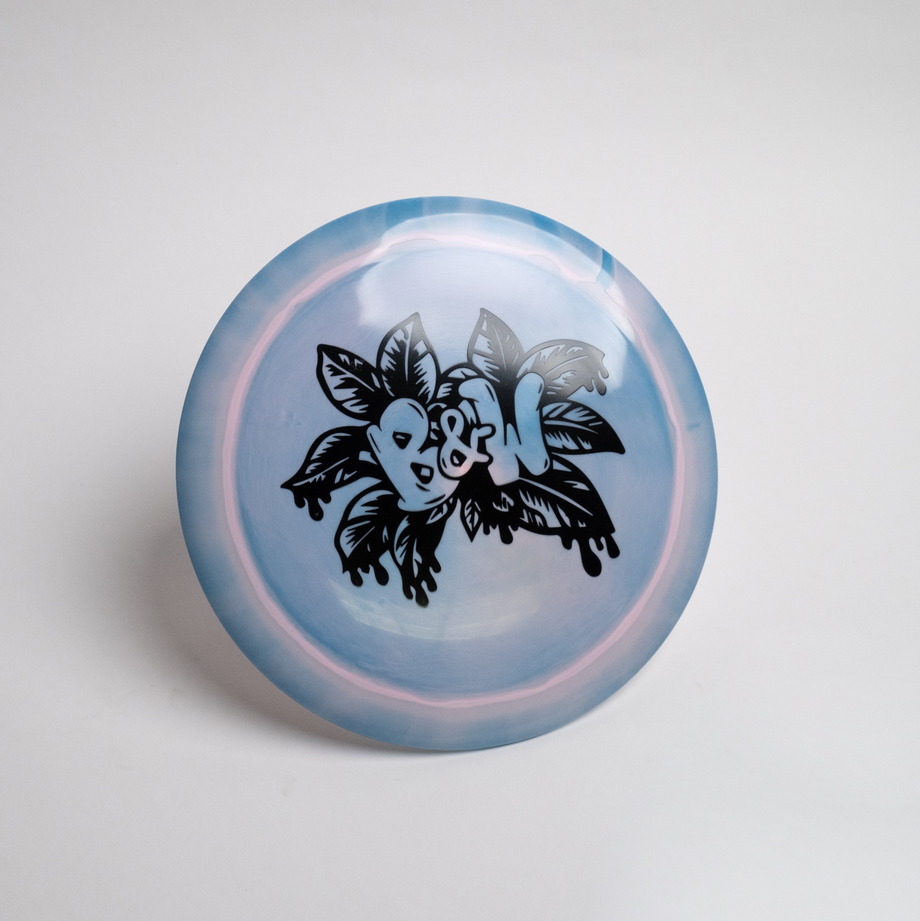 Paul McBeth Hades - Discraft disc, designed for distance, suitable for beginners to advanced players, featuring understable flight characteristics for maximum distance and control.
