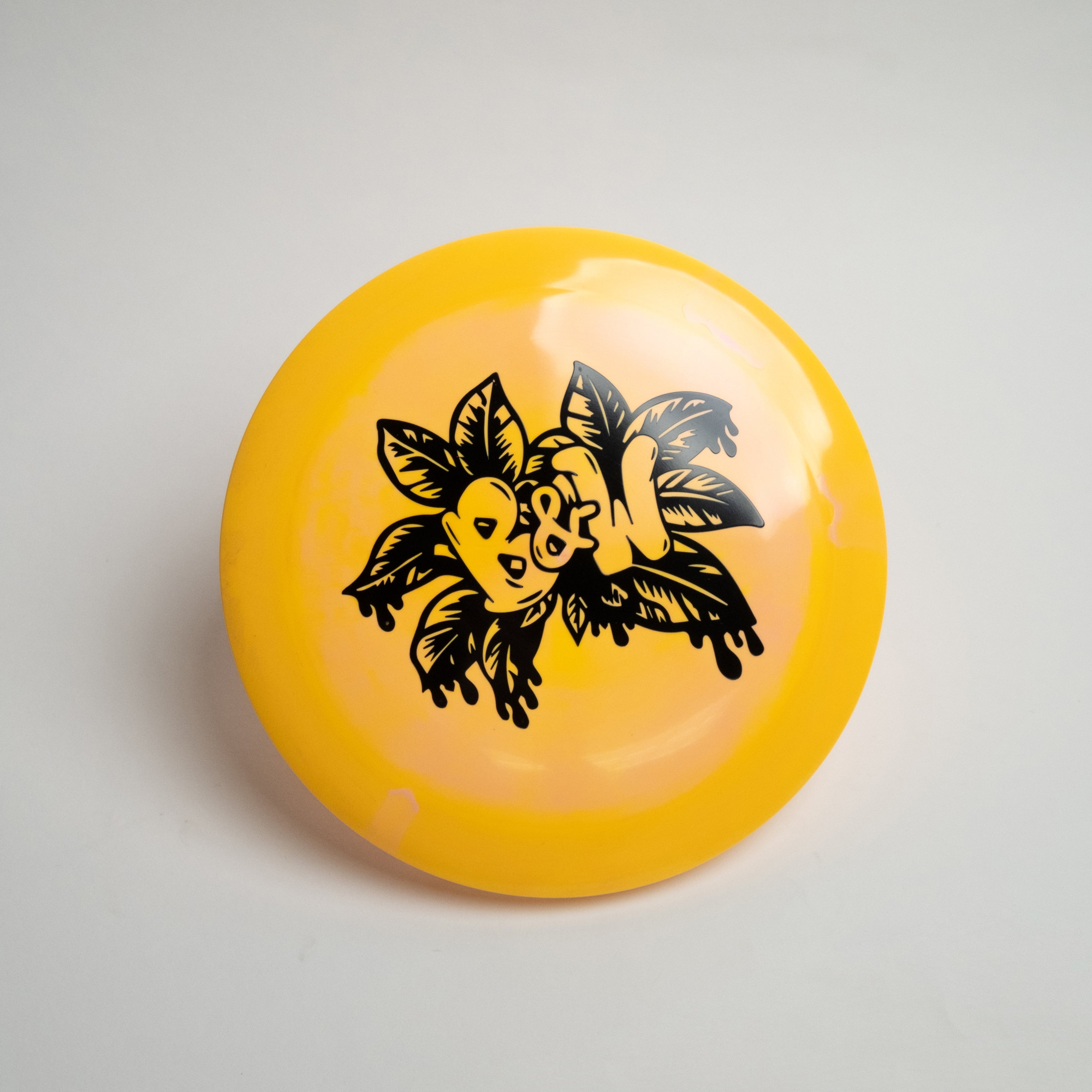 Paul McBeth Hades - Discraft, an understable distance driver, ideal for beginners to advanced players, offering glide and controllable fade for impressive distance throws.