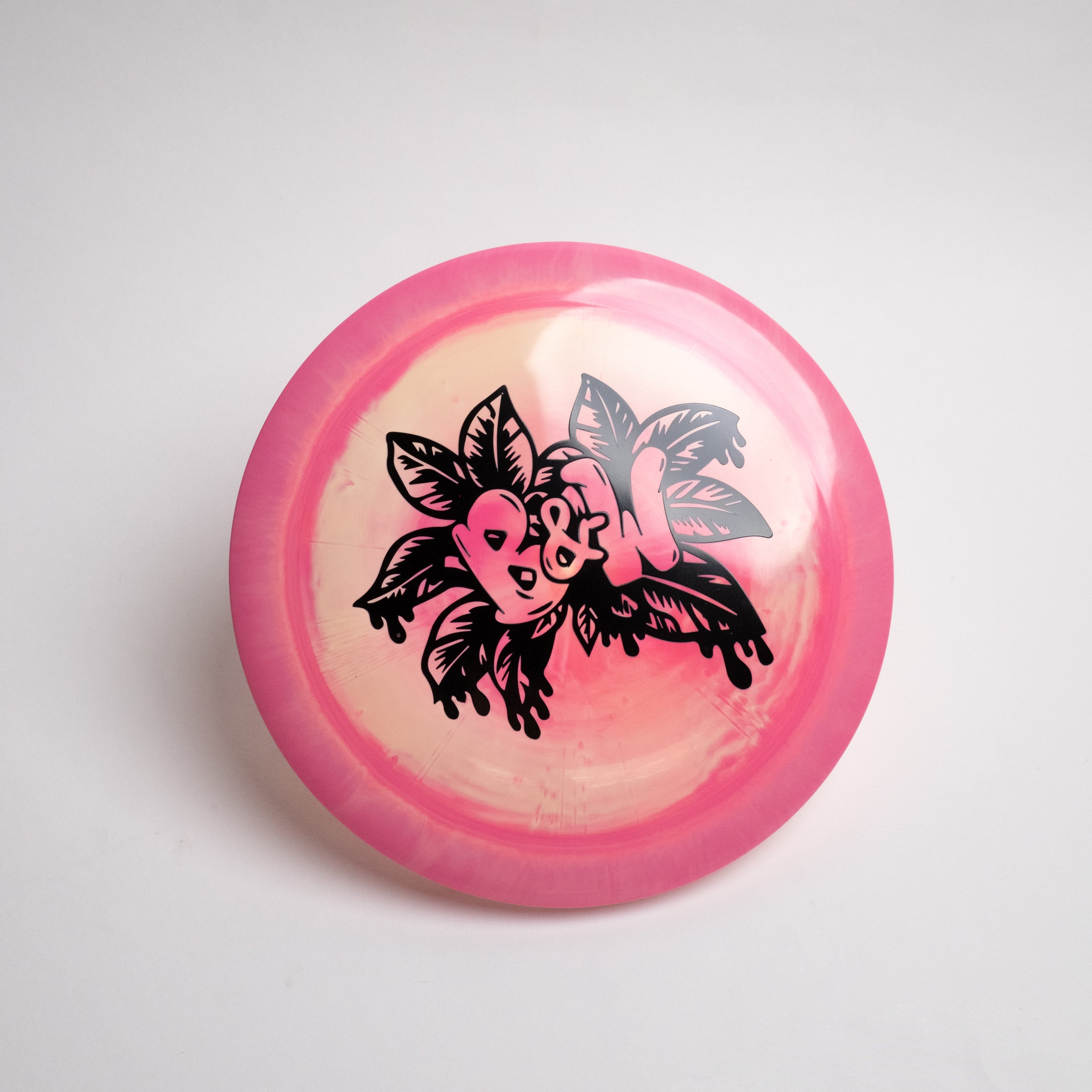 Paul McBeth Hades - Discraft distance driver, ideal for beginners to advanced players, offering controllable fade and glide for impressive distance throws.