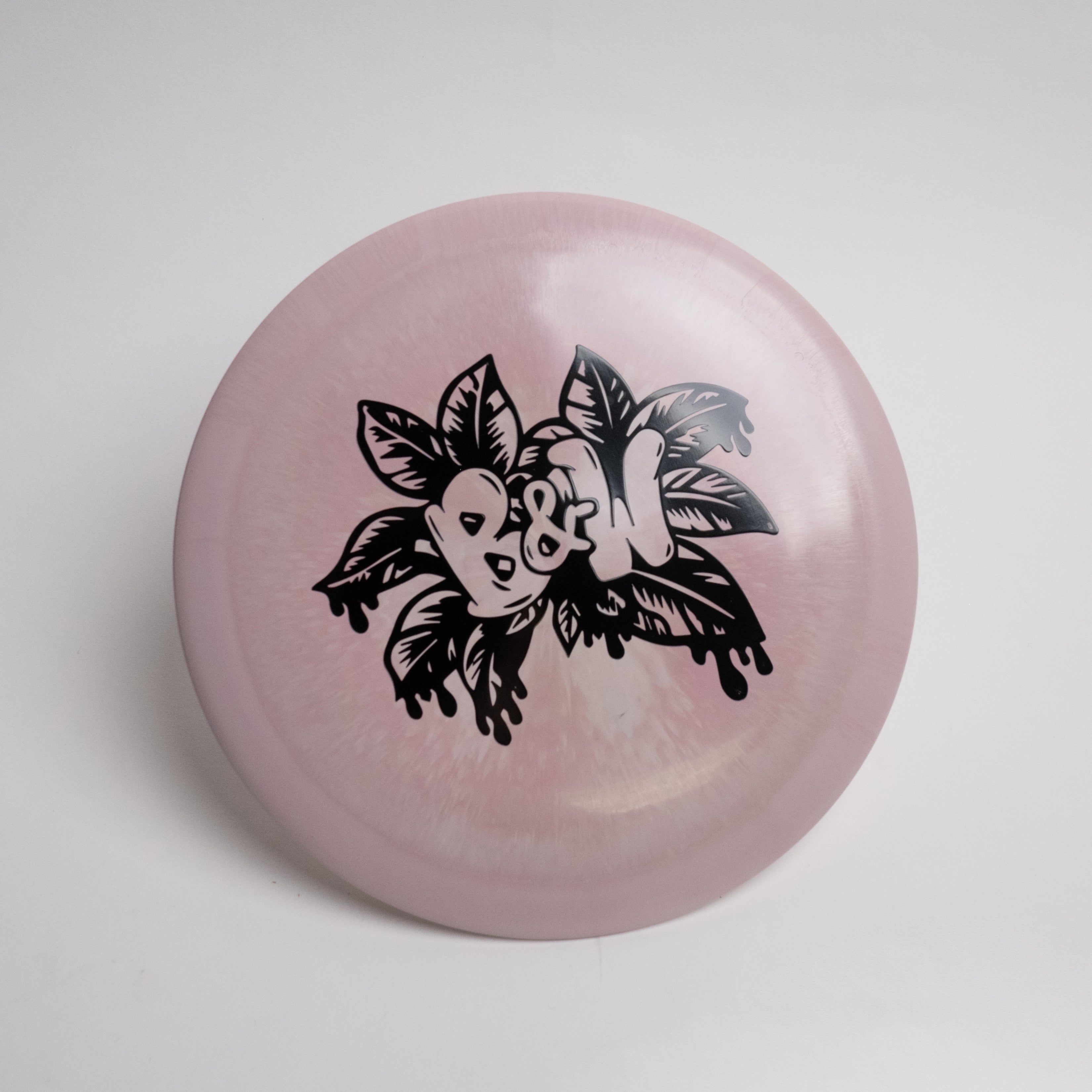 Recycled Avenger SS - Discraft disc, ideal for beginners and pros, designed for straight hyzer-flip and rollers, featuring Recycled ESP material for enhanced control.