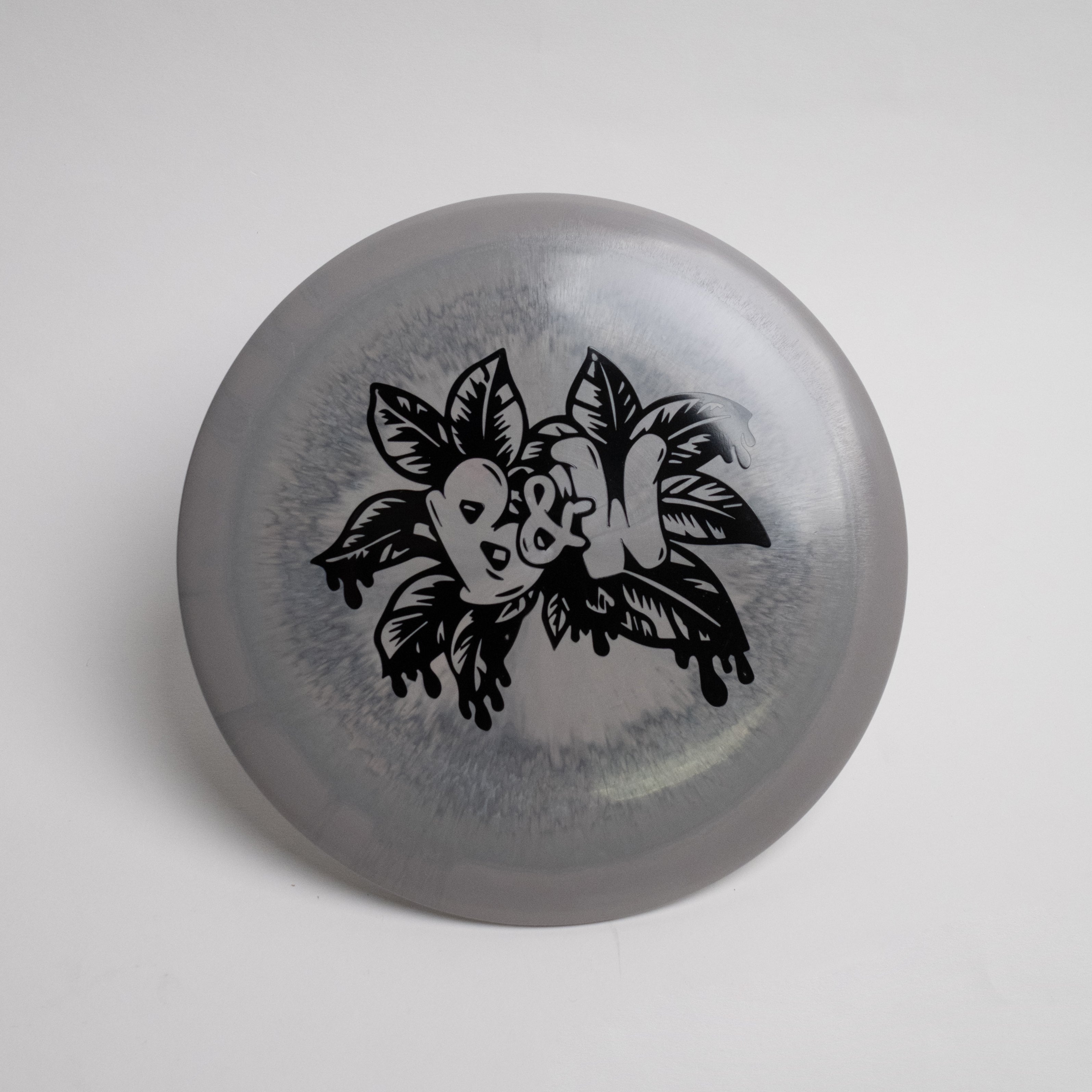 Recycled Avenger SS - Discraft disc, ideal for all players, known for its understable flight and versatility as a hyzer-flip machine and roller.